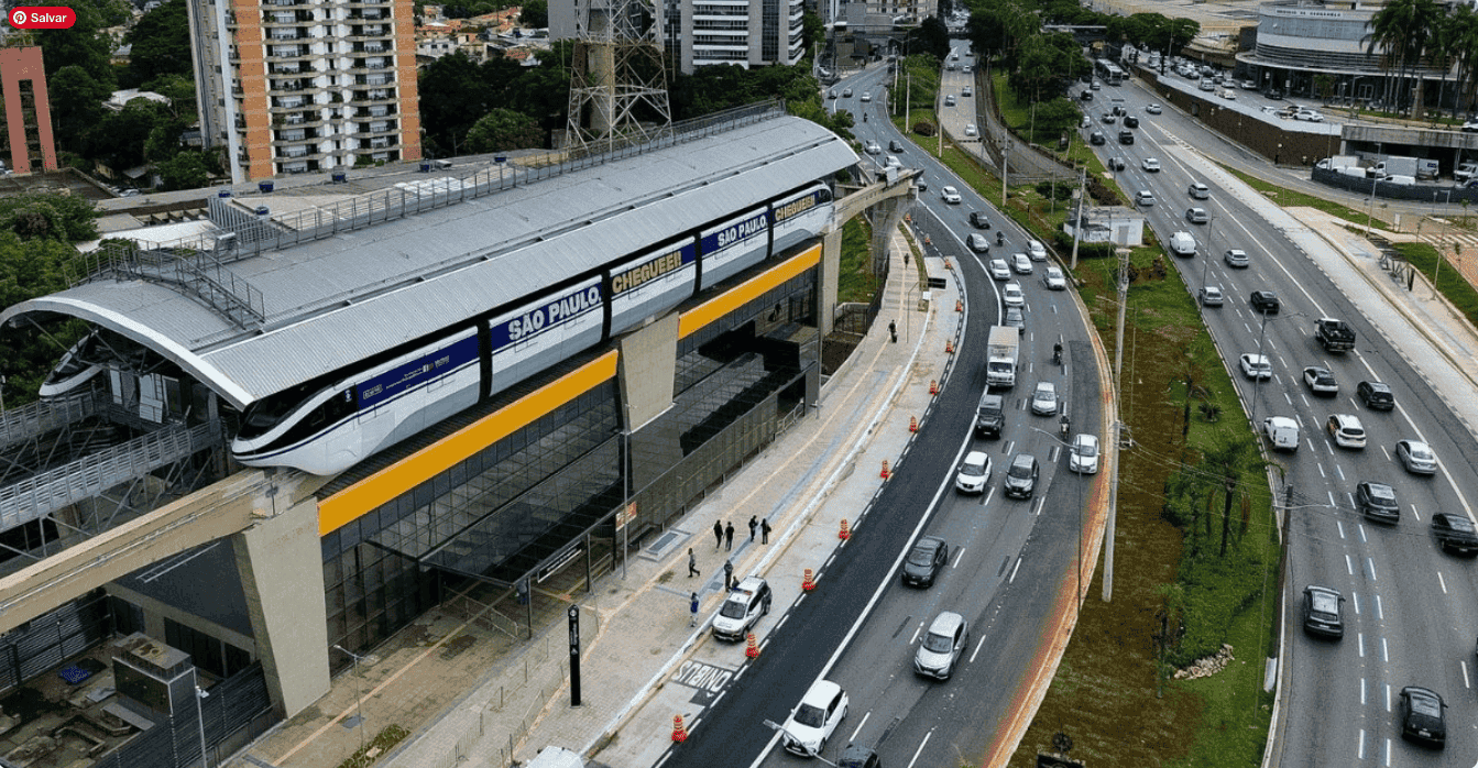 Fachada de la estación de metro de Congonhas, vecina del aeropuerto y de Bandeira Park