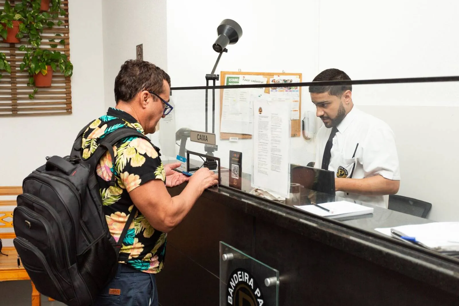 Vale a pena reservar estacionamento de aeroporto online e com antecedência?