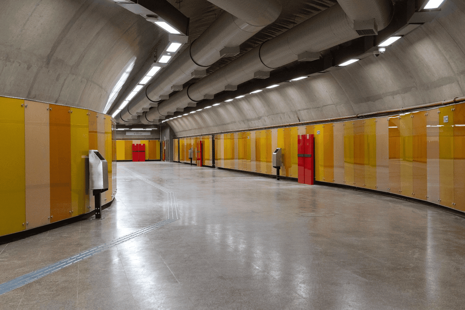 Entrada de la estación de metro junto al Aeropuerto de Congonhas, cerca de Bandeira Park