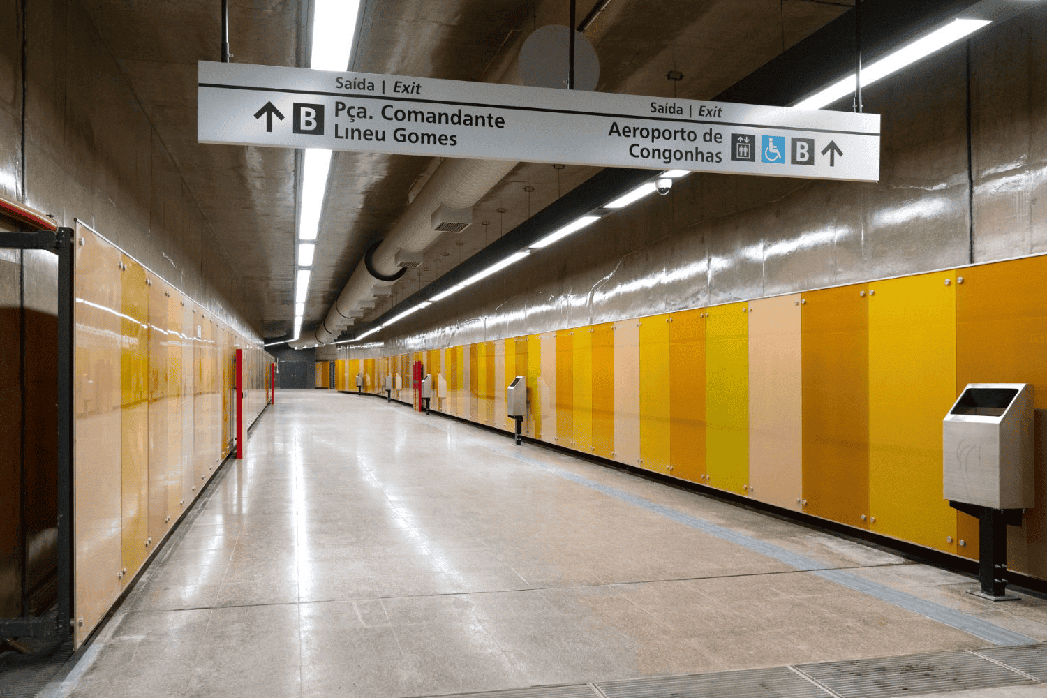 Acceso a la estación de metro de Congonhas, conectada al túnel que lleva a Bandeira Park