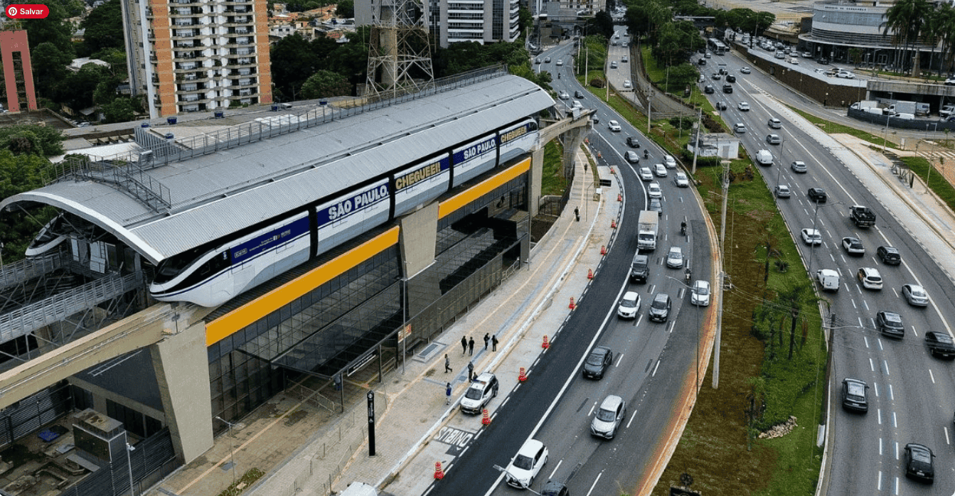 Fachada de la estación de metro de Congonhas, vecina del aeropuerto y de Bandeira Park