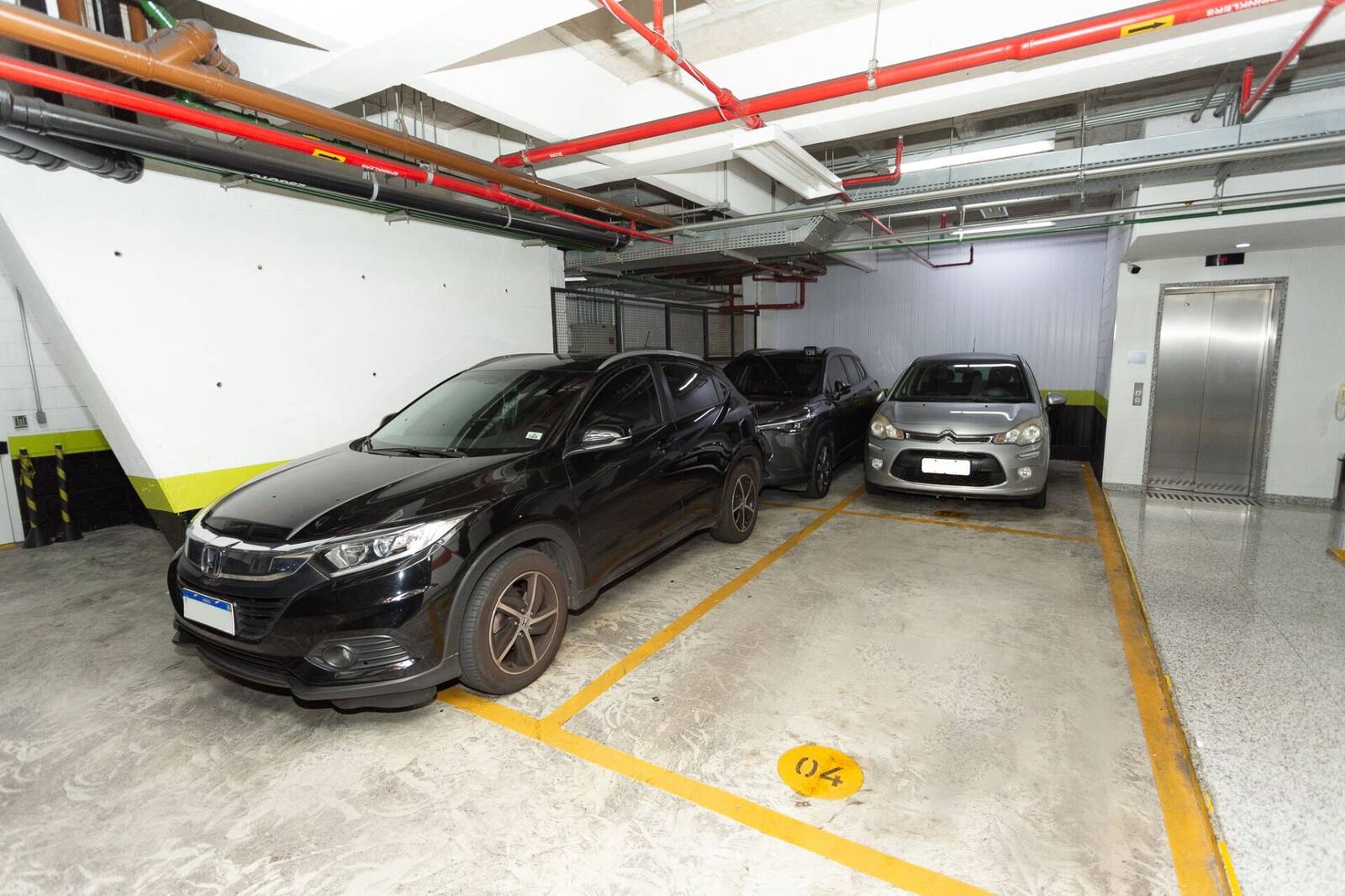 Elevador de acceso en el subsuelo del estacionamiento Bandeira Park Congonhas