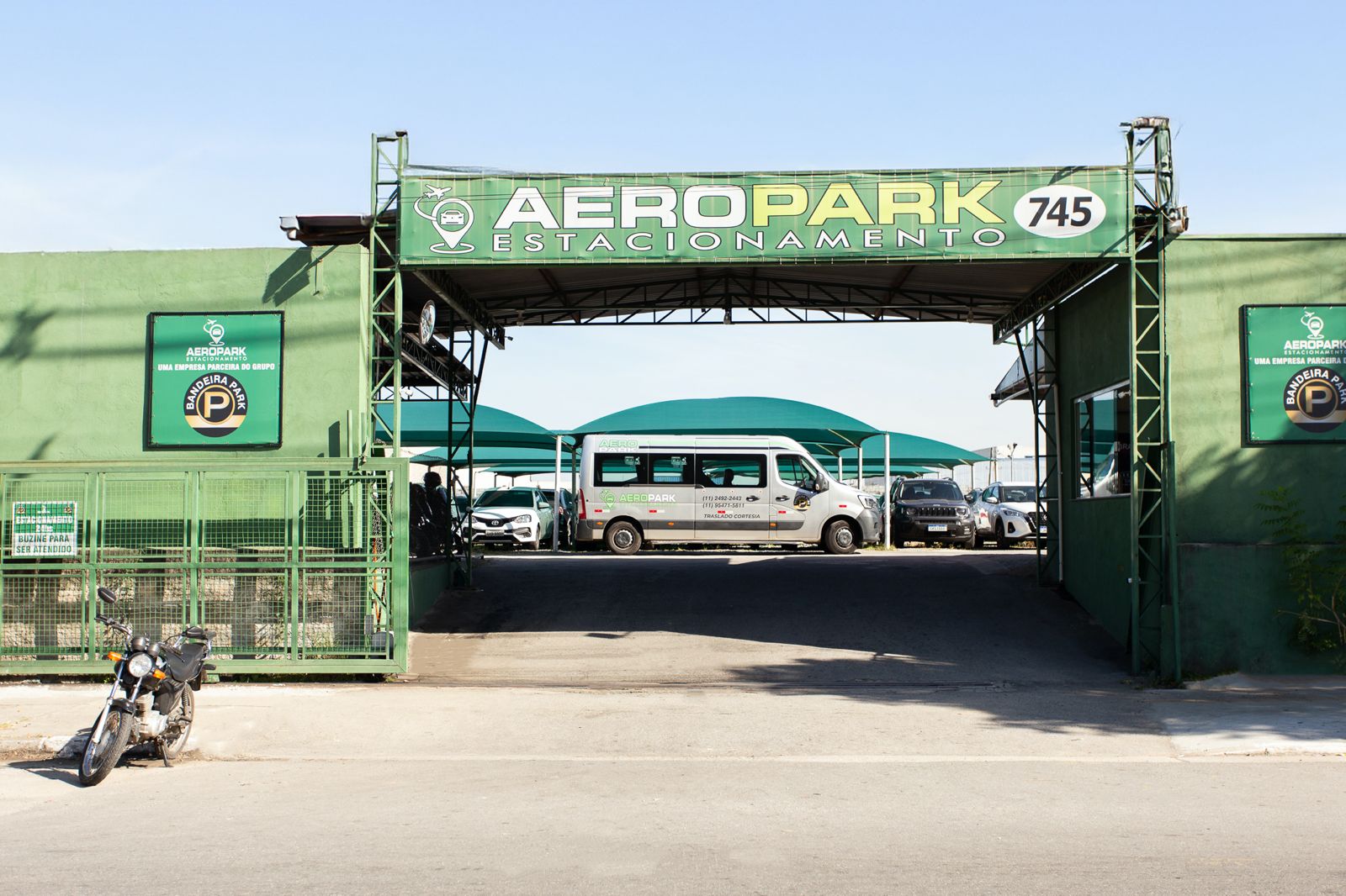 Fachada de la unidad Aeropark de Bandeira Park, que atiende al Aeropuerto de Guarulhos