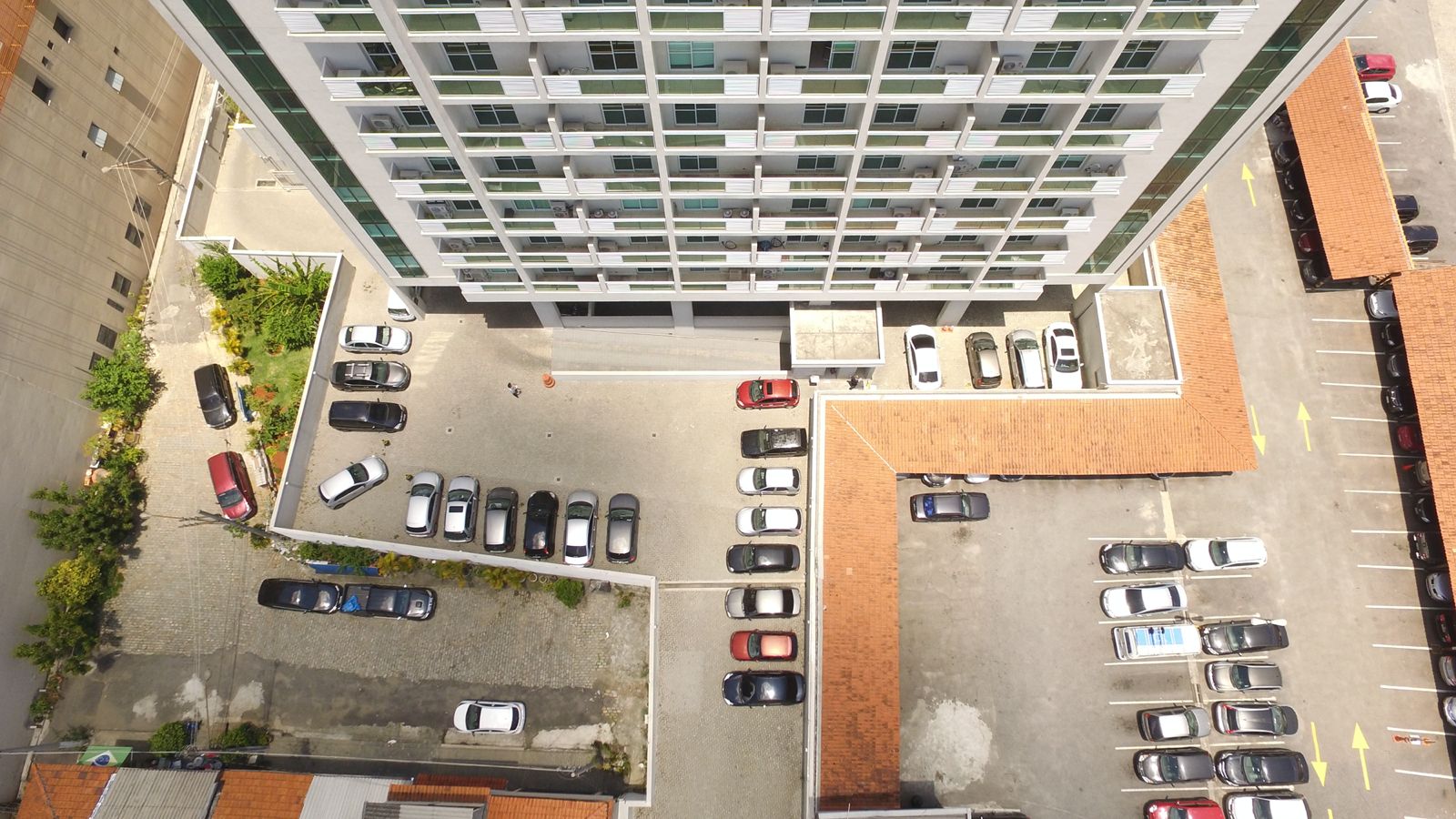 Vista aérea cenital del patio de Bandeira Park Santana, en la Zona Norte de São Paulo