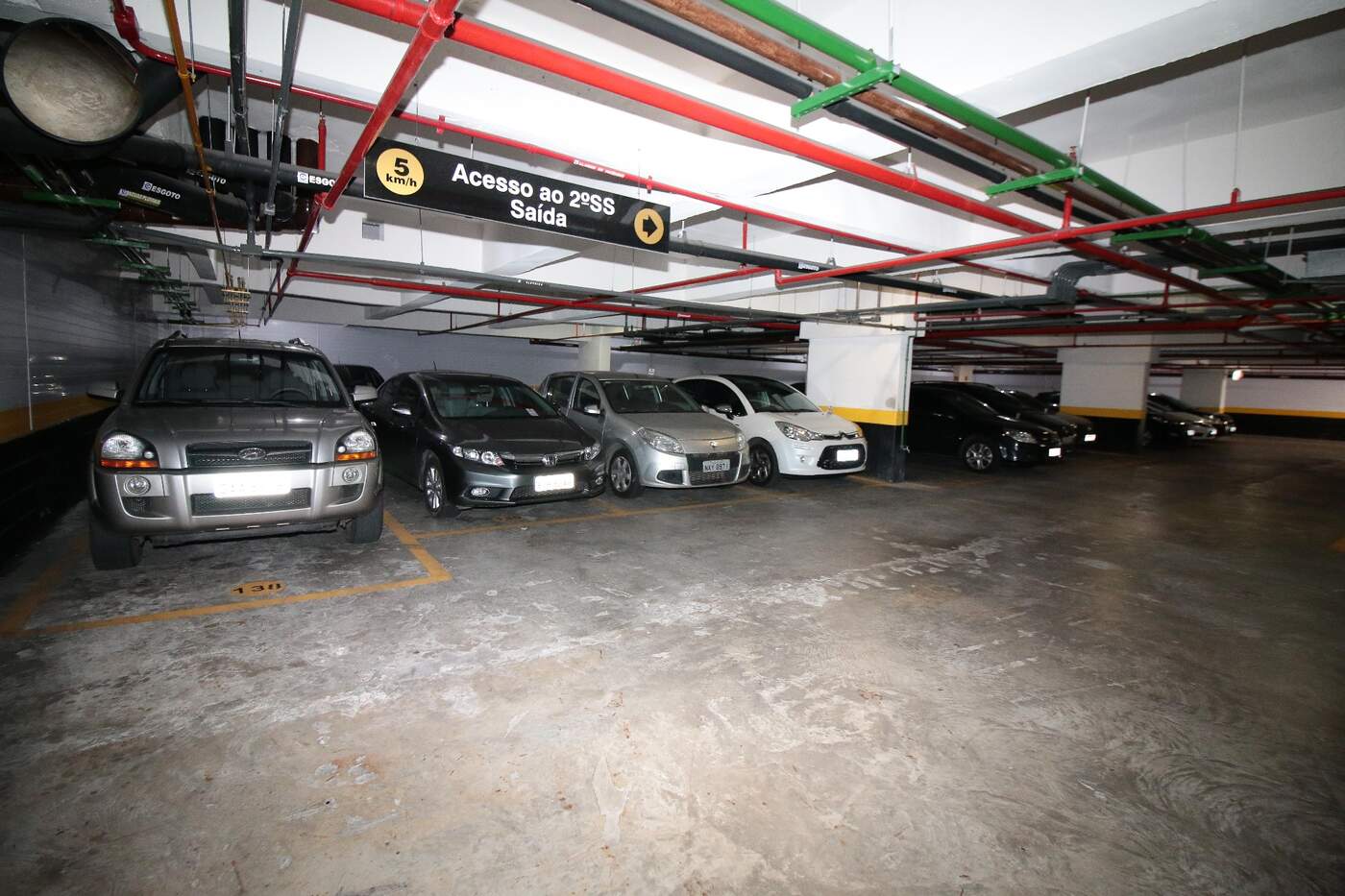 Acceso de salida del subsuelo de Bandeira Park Santana, próximo a la terminal de autobuses Tietê