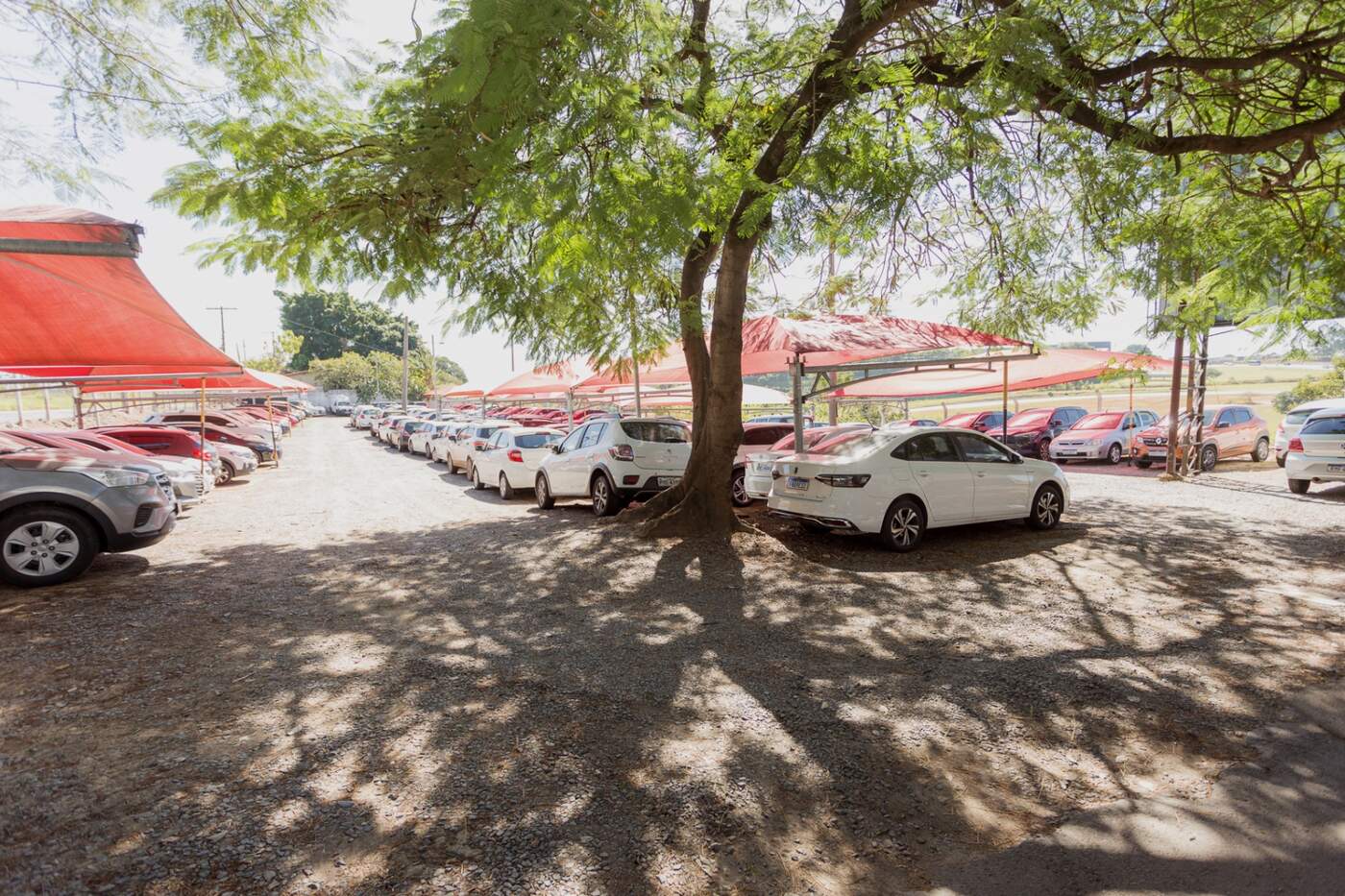 Vista general de las plazas del estacionamiento Bandeira Park cerca del Aeropuerto de Viracopos